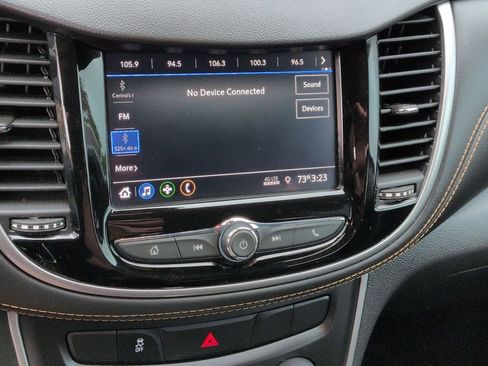 Used 2021 Chevrolet Trax LT AWD/4WD image 16
