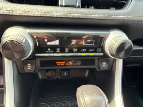 Used 2021 Toyota RAV4 LE AWD/4WD image 24