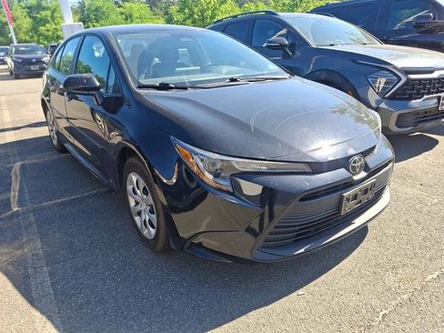 Used 2023 Toyota Corolla LE FWD image 5