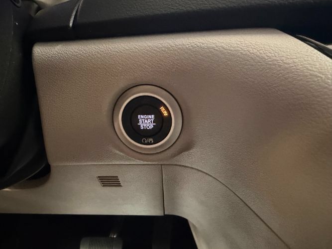 Used 2024 Chrysler Pacifica Touring-L FWD image 19