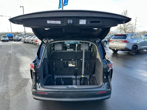 Certified 2023 Toyota Sienna XLE image 12