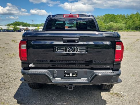 New 2026 GMC Canyon Denali w/ LPO, Denali Black Edition AWD/4WD image 6