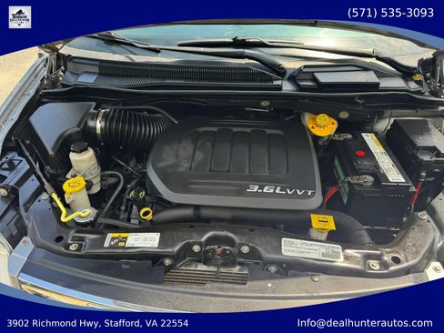 Used 2016 Chrysler Town & Country Touring FWD image 31