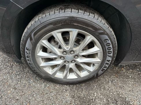 Used 2019 Buick Enclave Premium w/ Experience Buick Package image 9