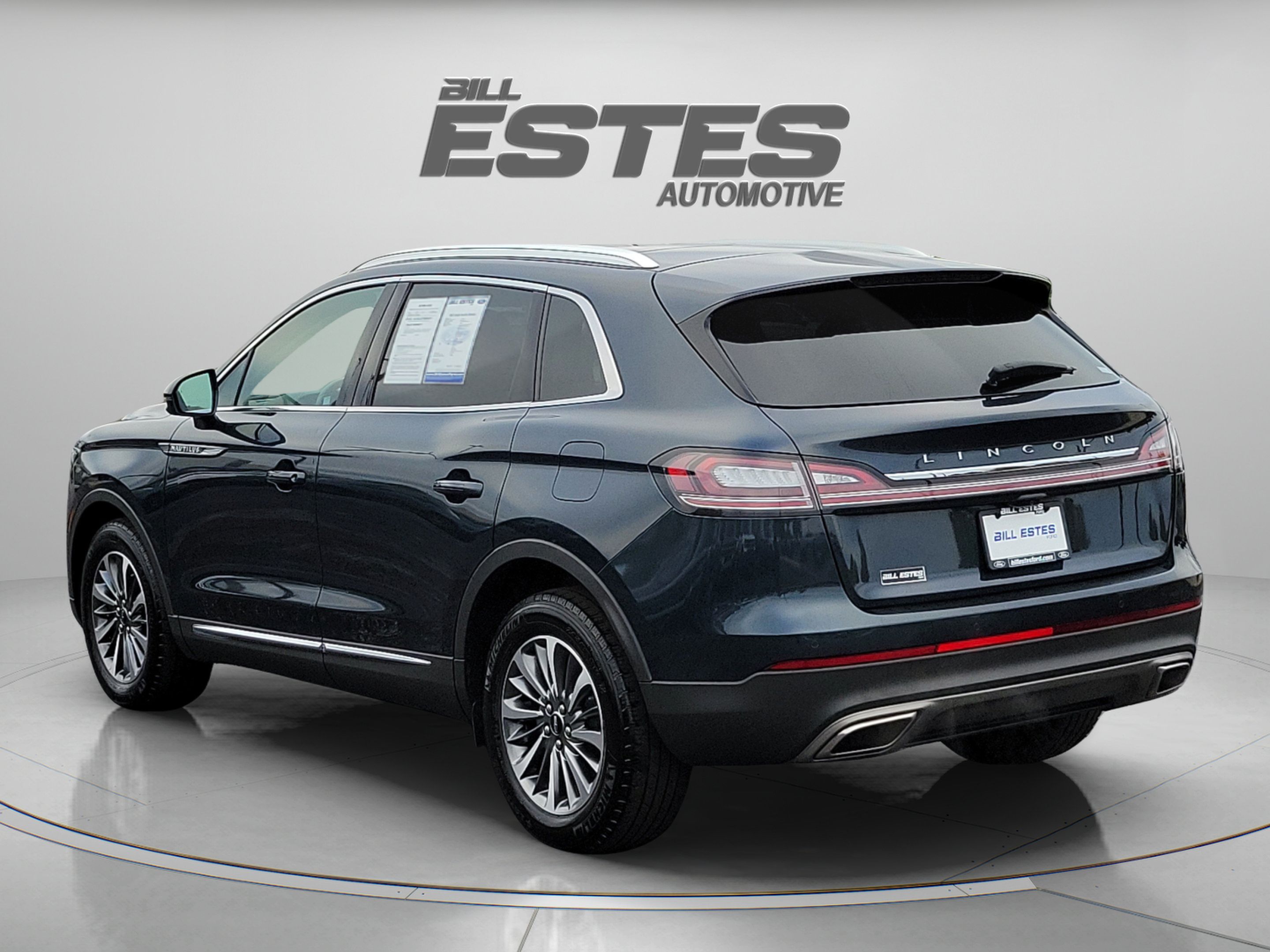 Used 2022 Lincoln Nautilus Reserve w/ Luxury Package FWD image 2