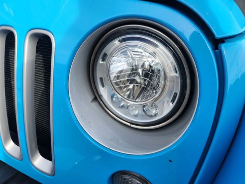 Used 2017 Jeep Wrangler Unlimited Sahara w/ Connectivity Group image 23