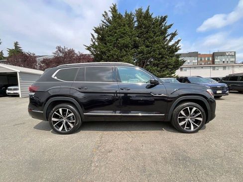 Used 2024 Volkswagen Atlas SEL Premium R-Line AWD/4WD image 9