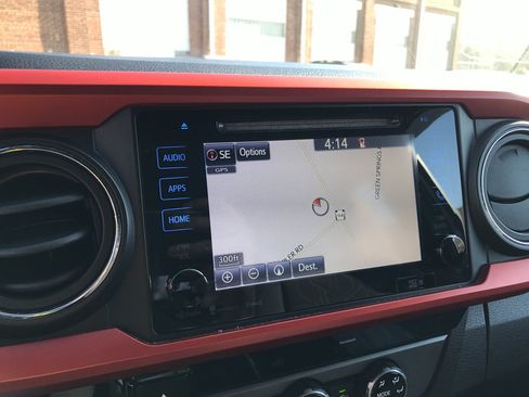 Used 2017 Toyota Tacoma TRD Off-Road image 19