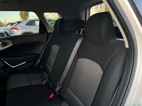 Used 2025 Kia Soul LX w/ LX Technology Package image 25