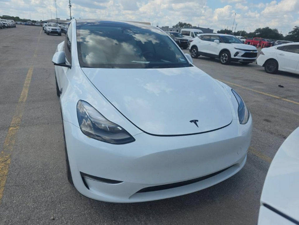 Used 2024 Tesla Model Y Performance AWD/4WD image 2