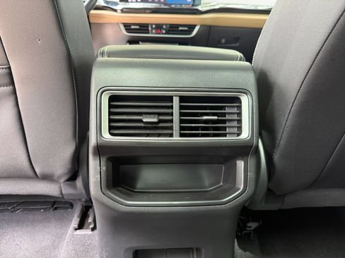 Used 2026 Volkswagen Atlas Cross Sport SE FWD image 19