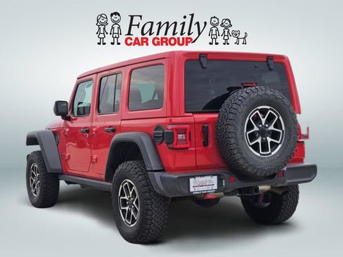 Used 2025 Jeep Wrangler Unlimited Rubicon AWD/4WD image 3