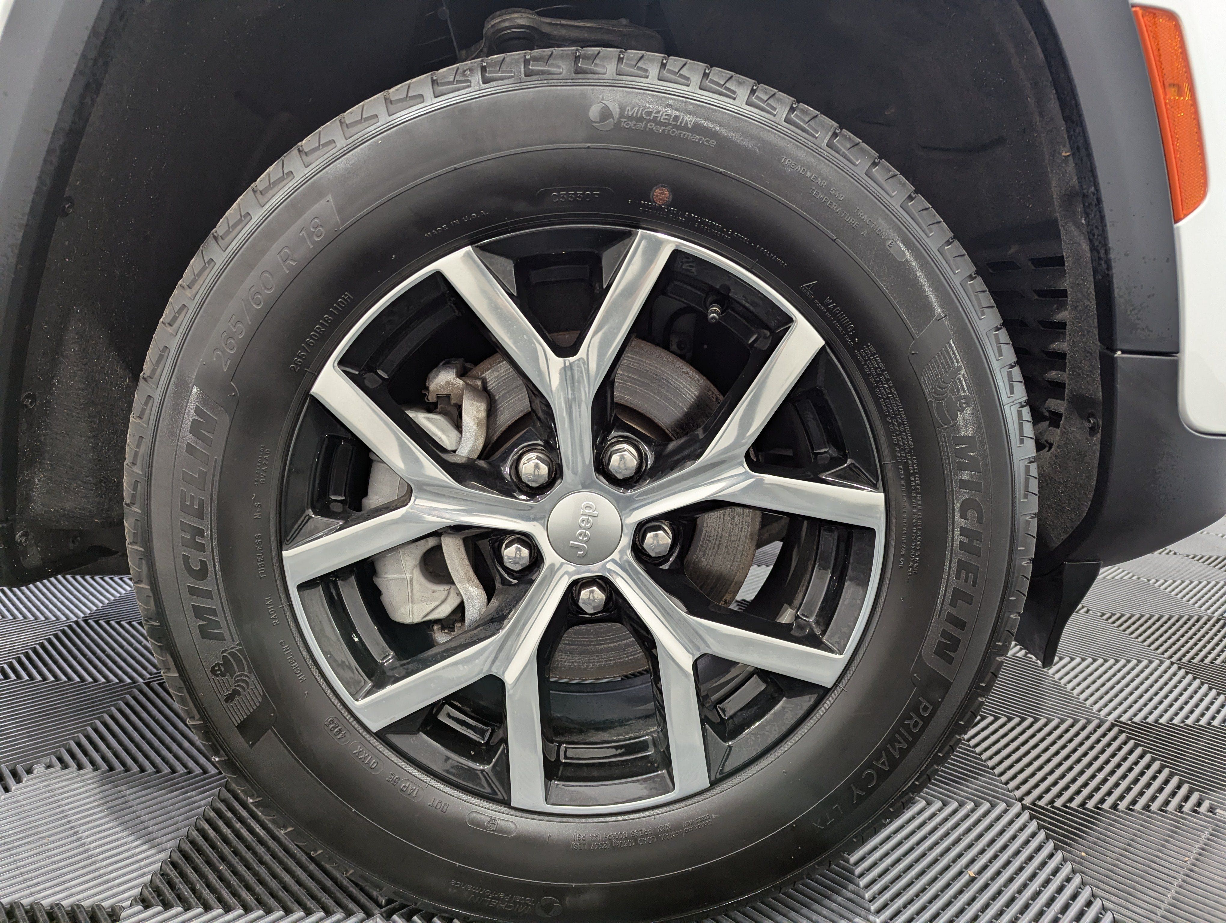 Used 2024 Jeep Grand Cherokee Limited AWD/4WD image 6