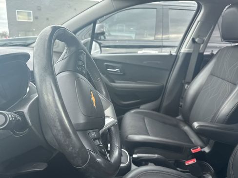 Used 2020 Chevrolet Trax LT w/ LT Convenience Package image 29