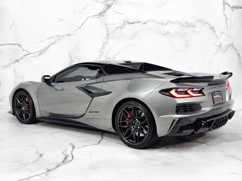 Used 2024 Chevrolet Corvette Z06 RWD image 9