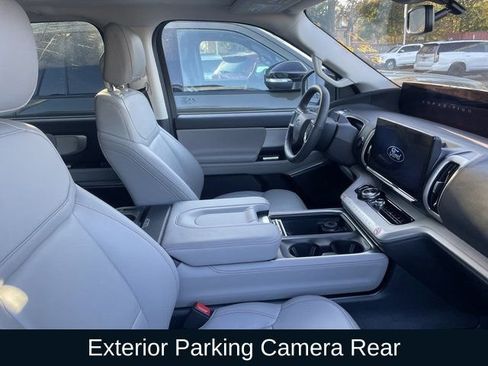 Used 2025 Ford Expedition Active image 17