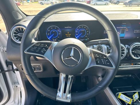 Used 2024 Mercedes-Benz EQB 250+ image 16