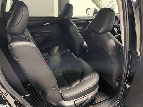 Used 2023 Toyota Highlander XLE image 22