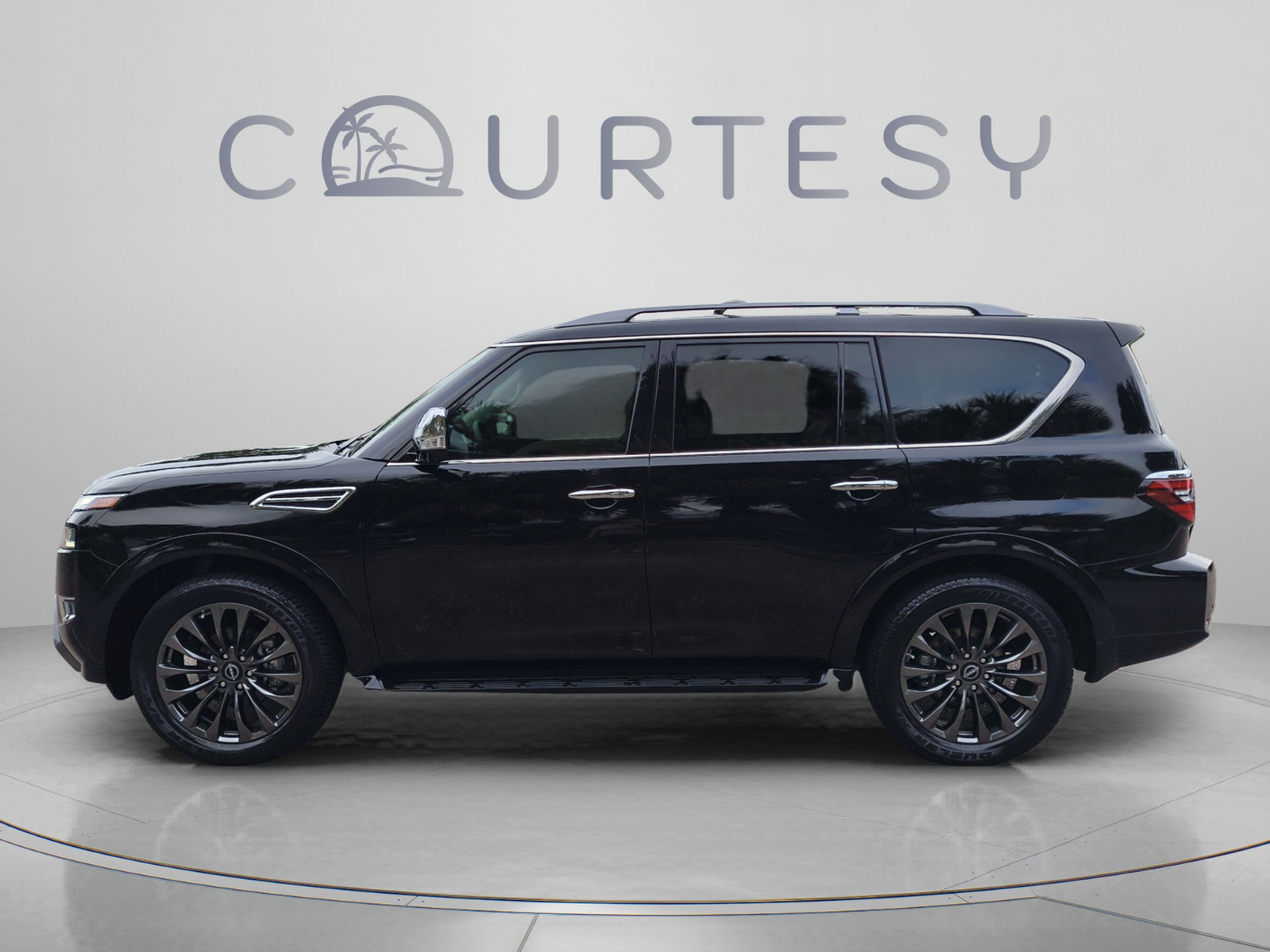 Used 2023 Nissan Armada Platinum w/ Captain's Chairs Package RWD image 2