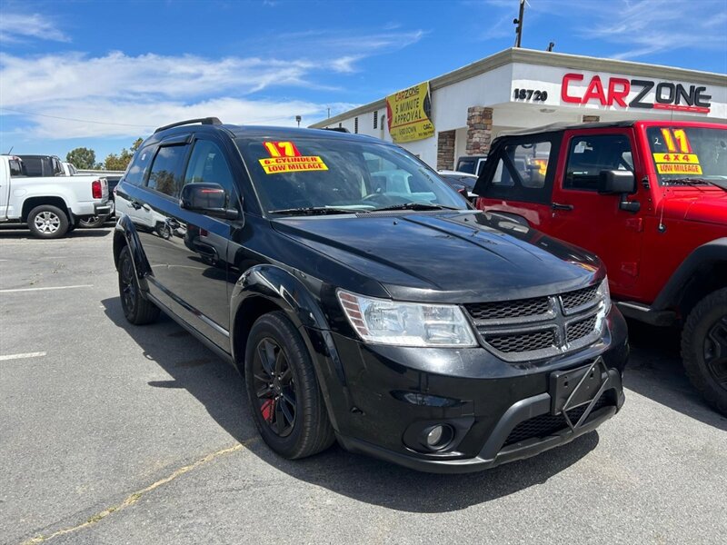 Used 2017 Dodge Journey SXT w/ Comfort/Convenience Group FWD image 4