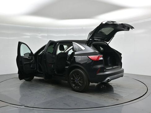 Certified 2022 Ford Escape SE image 32