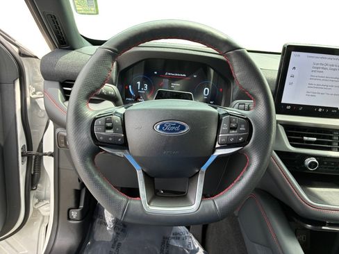 Used 2025 Ford Explorer ST-Line w/ ST-Line Street Pack AWD/4WD image 12