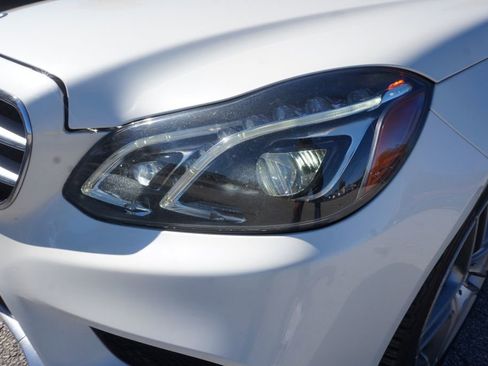 Used 2014 Mercedes-Benz E 550 4MATIC Sedan image 13