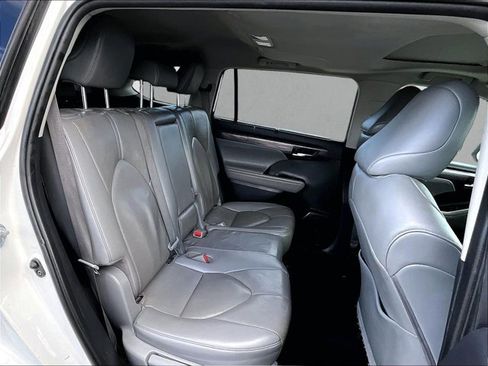 Used 2021 Toyota Highlander Limited image 29
