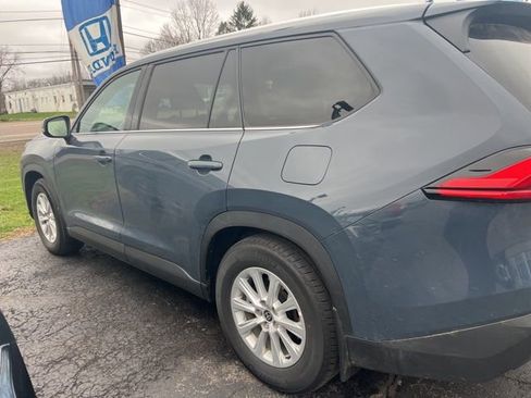 Used 2024 Toyota Grand Highlander XLE image 4