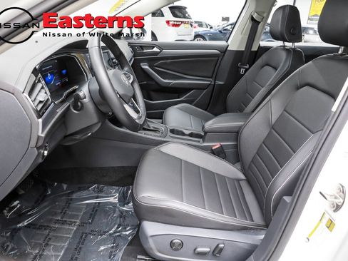 Used 2023 Volkswagen Jetta SE w/ Panoramic Sunroof Package image 23