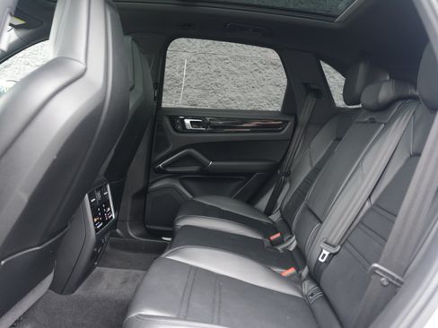 Certified 2023 Porsche Cayenne AWD/4WD image 31
