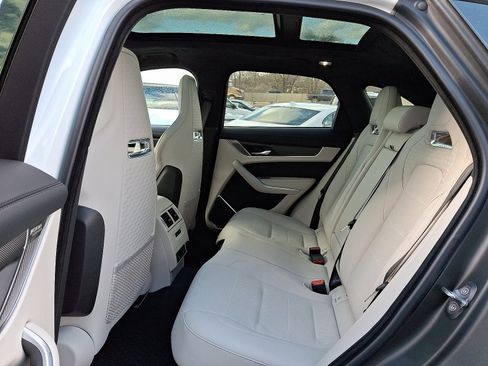 New 2026 Jaguar F-PACE SVR 575 Edition image 5