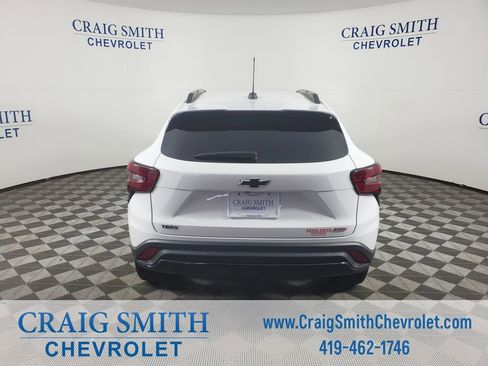 Used 2024 Chevrolet Trax RS w/ Sunroof Package FWD image 4