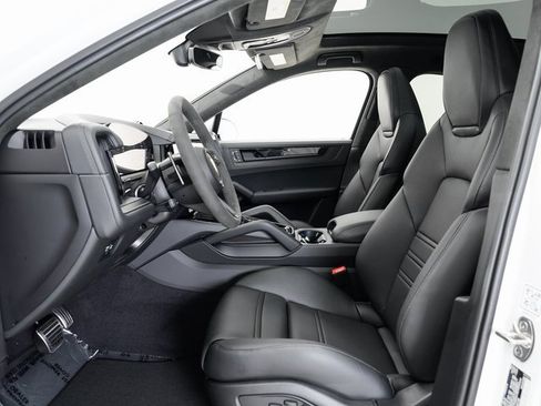 New 2025 Porsche Cayenne GTS image 8