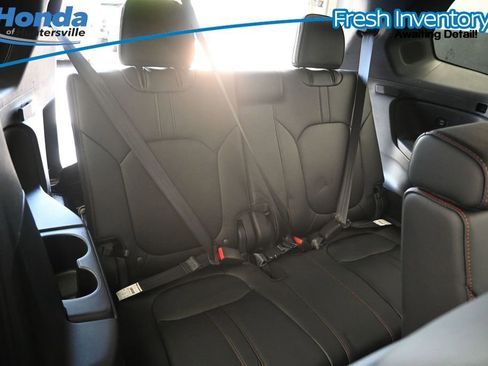 Used 2025 Honda Pilot Black Edition image 12