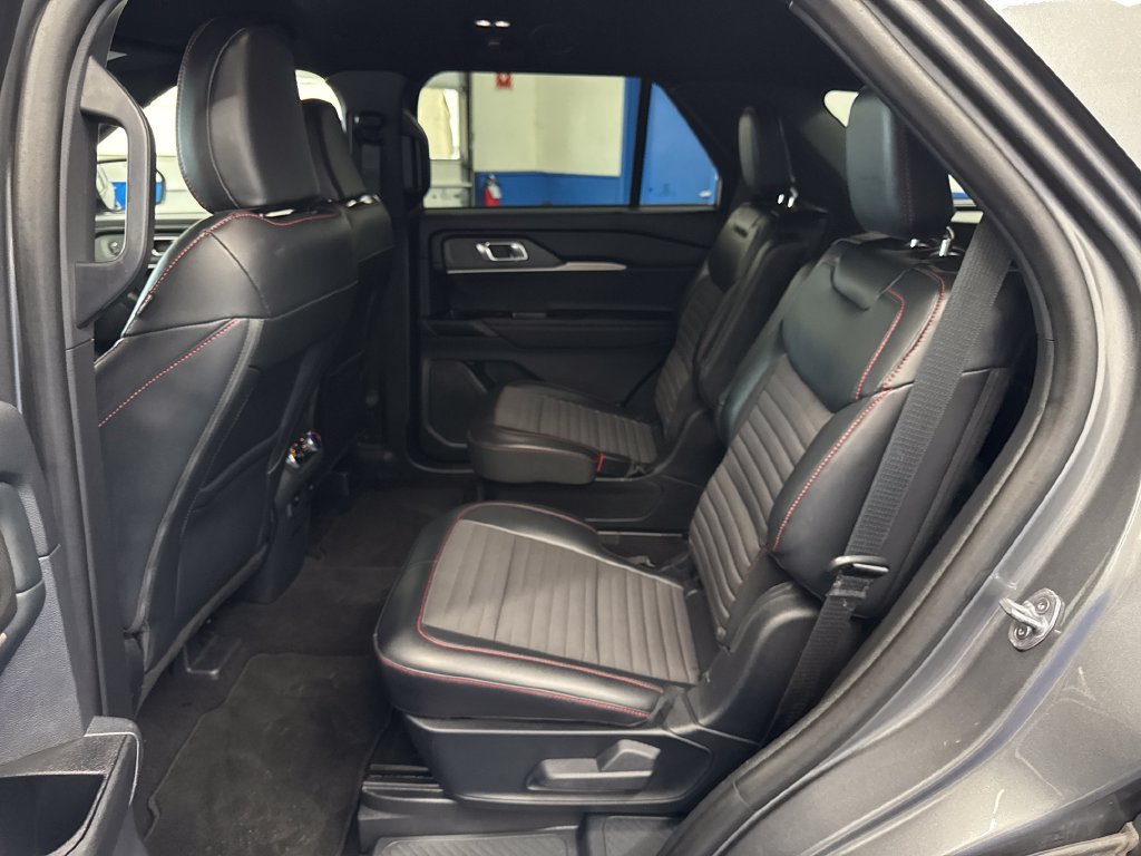 Used 2025 Ford Explorer ST-Line AWD/4WD image 26
