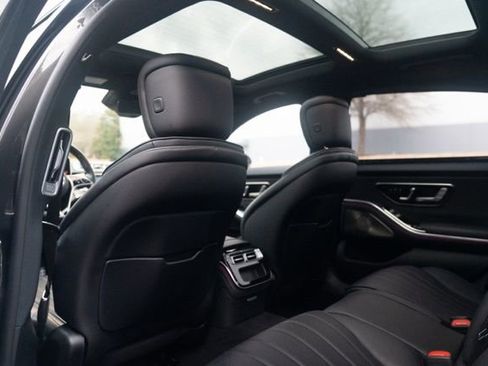 Used 2022 Mercedes-Benz S 500 4MATIC w/ AMG Line Package image 39