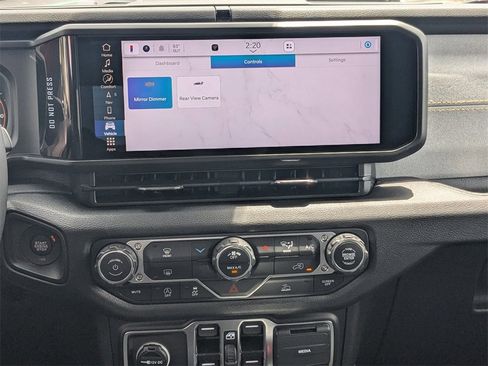 New 2025 Jeep Gladiator Sport image 17