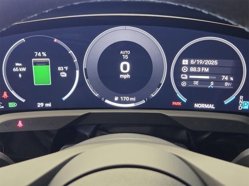 Used 2025 Porsche Taycan image 19