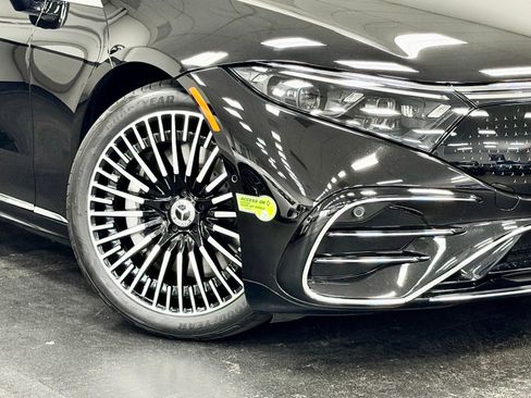 Used 2023 Mercedes-Benz EQS 580 4MATIC Sedan image 4