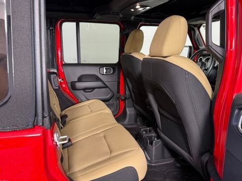 Used 2022 Jeep Wrangler Unlimited Sahara w/ LED Lighting Group AWD/4WD image 20