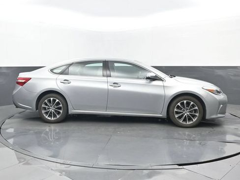 Used 2016 Toyota Avalon XLE FWD image 2
