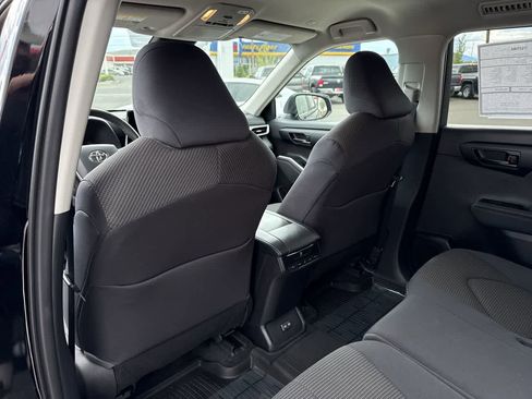 Used 2023 Toyota Highlander LE AWD/4WD image 14