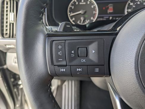 Used 2024 Nissan Pathfinder SL w/ Black Appearance Package FWD image 36
