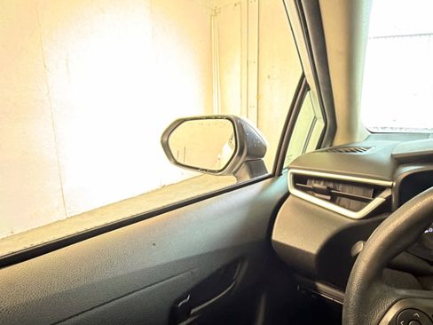 Used 2022 Toyota Corolla LE image 38