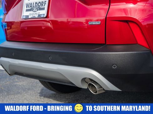 Used 2025 Ford Escape SE w/ PHEV Premium Package image 9