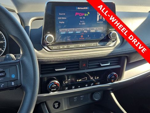 Used 2024 Nissan Rogue SV image 15