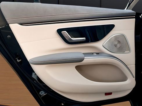 Used 2023 Mercedes-Benz EQS 450+ 4MATIC Sedan image 30