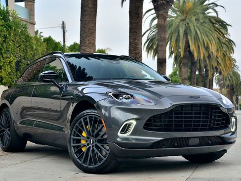 Used 2023 Aston Martin DBX image 1