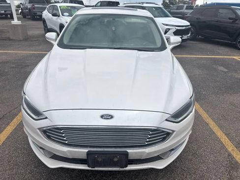 Used 2017 Ford Fusion SE w/ Fusion SE Technology Package AWD/4WD image 2